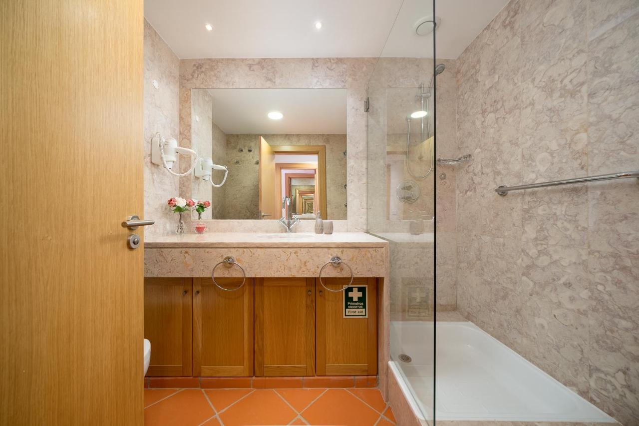 קווארטיירה Al - Apartamentos Vila Sol F5 Bloco 3 מראה חיצוני תמונה